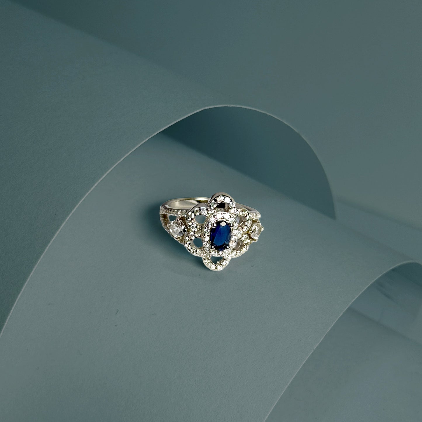 Throne's Charm Ring